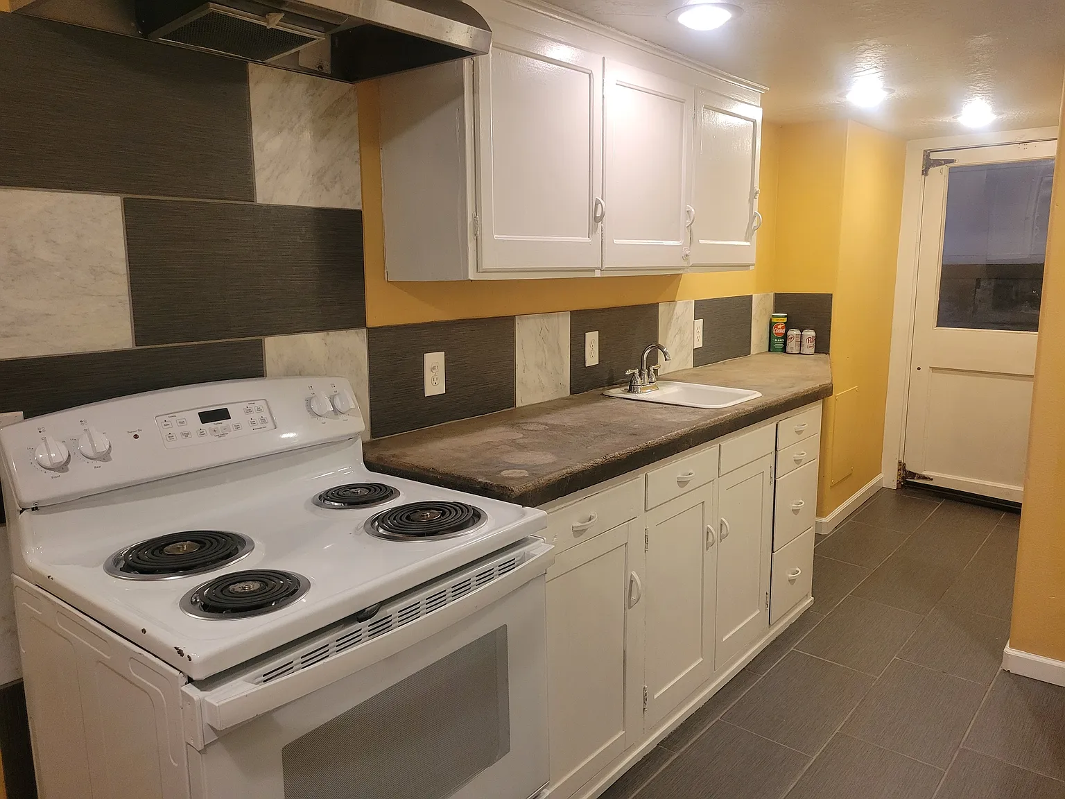 511 Eddy - Bsmt — Photo 3