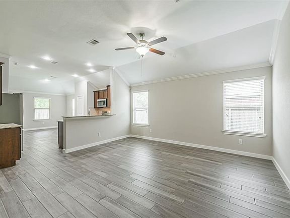 5th image of 13706 Drakeford Ct