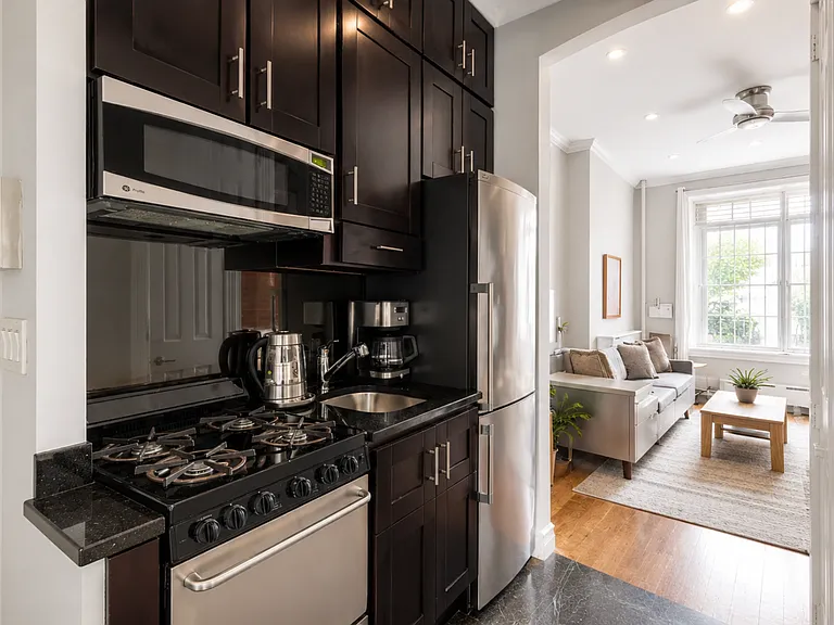 51 Leroy St #A — Photo 2