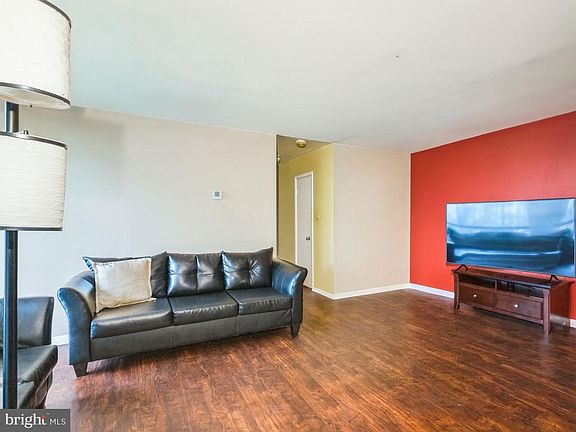 2nd image of 15708 Dorset Rd APT 203