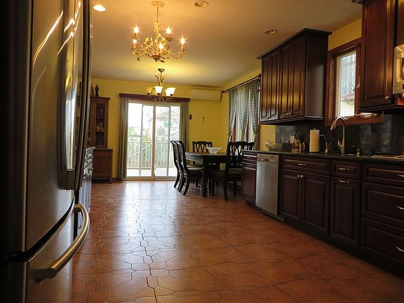 5th image of 303 Naughton Ave