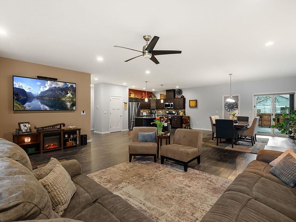 1st image of 195 Carnelian Ave