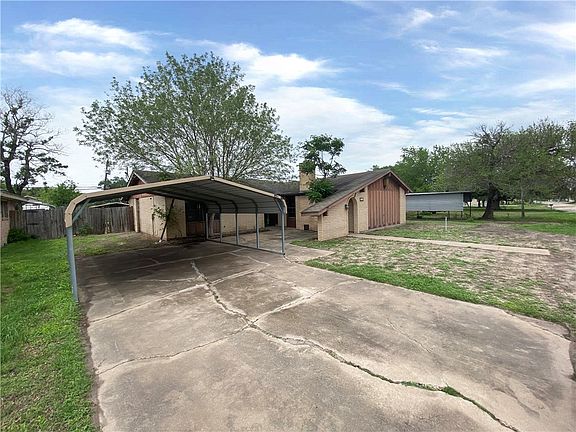 3rd image of 908 Fannin St