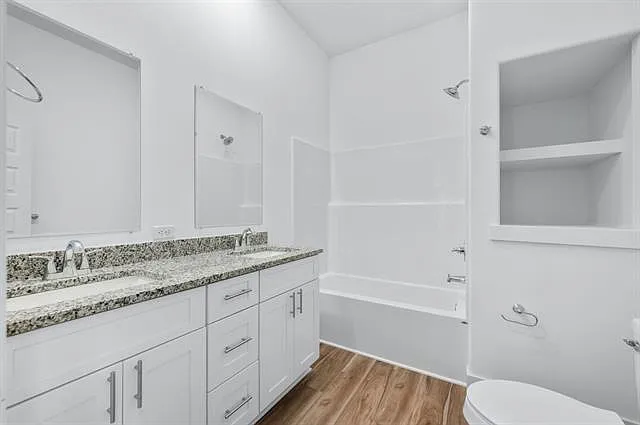 720 E Elmwood St — Photo 16