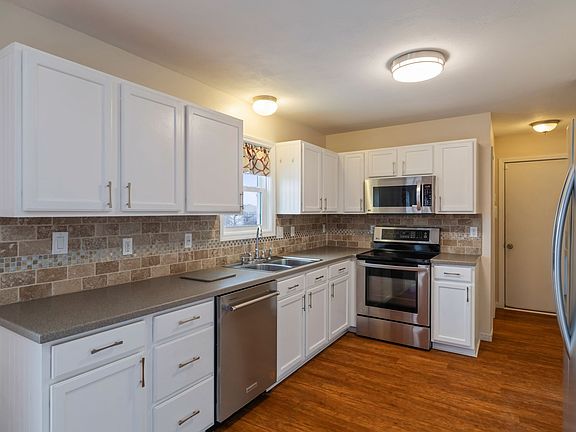 4th image of 332 E Burnham Ave