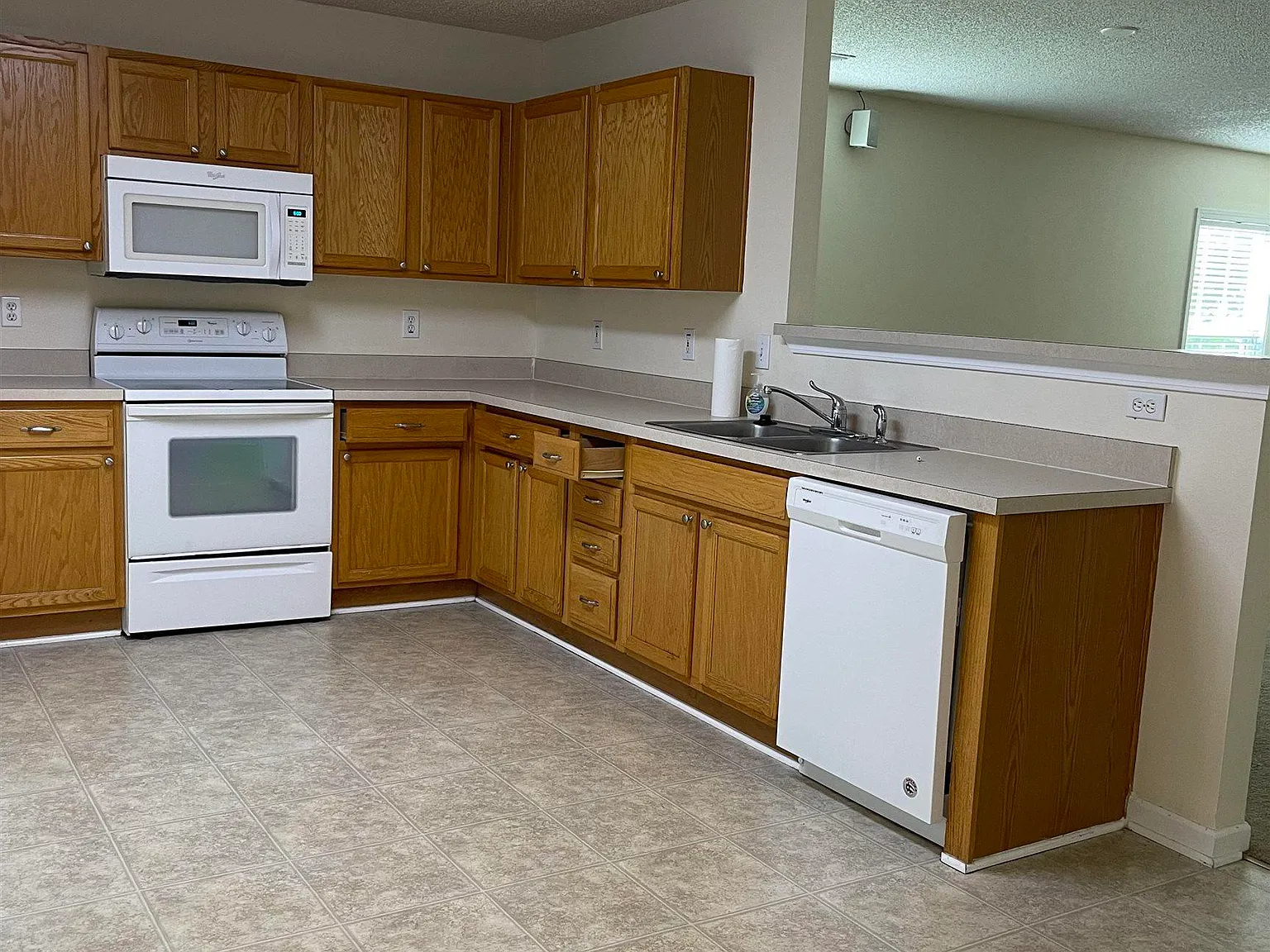 3 bed, 1705 sqft, $1,700 — Photo 4