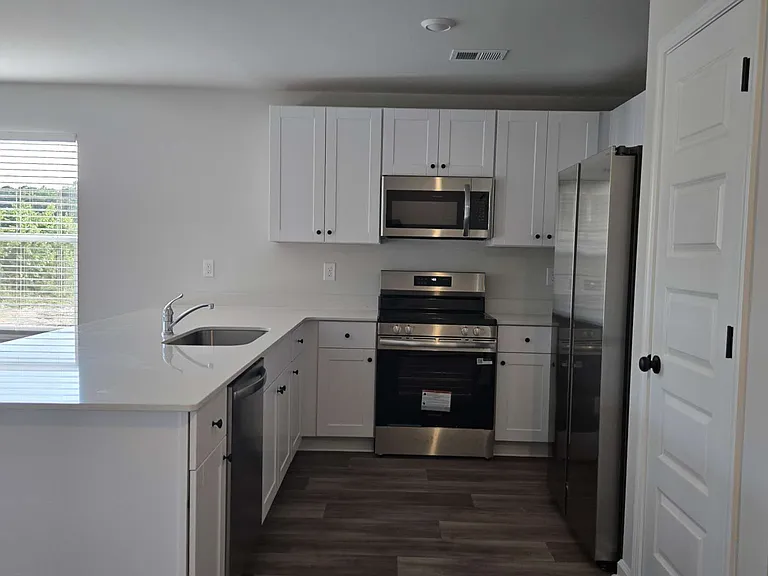 598 Cambria Dr — Photo 6