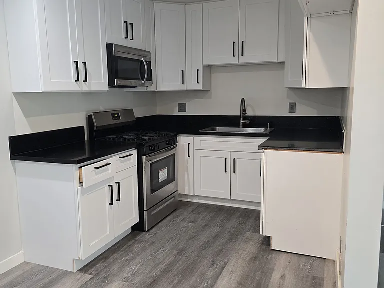 4954 Hazeltine Ave. — Photo 2