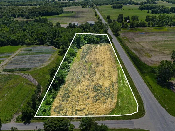 S Meadowbrook Rd, Eau Claire, MI 49111