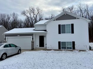 1215 Chapel Hill Dr, Mishawaka, IN 46545