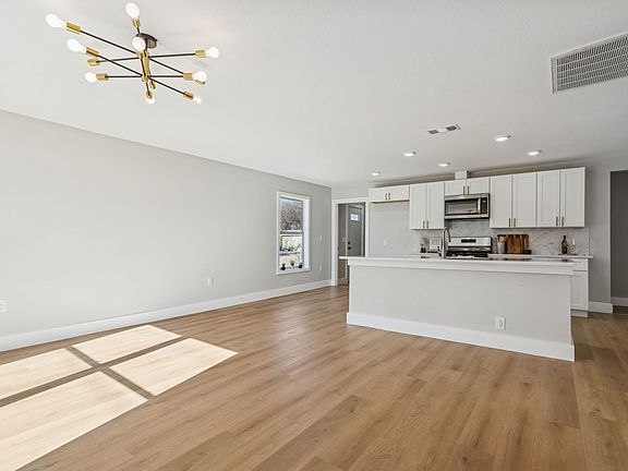 4th image of 1521 Lattimore St