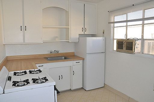 2nd image of 510 Adams St NE APT 4