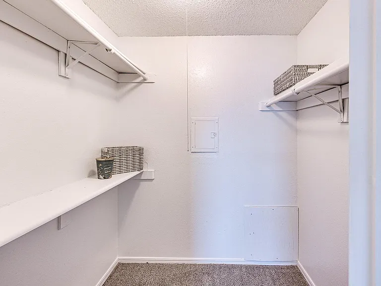 Diamond Lake Apartments — Photo 13