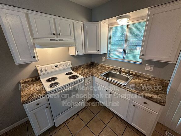 3rd image of 7227 Gilmore Ave