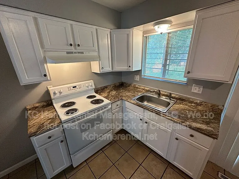 7227 Gilmore Ave — Photo 3