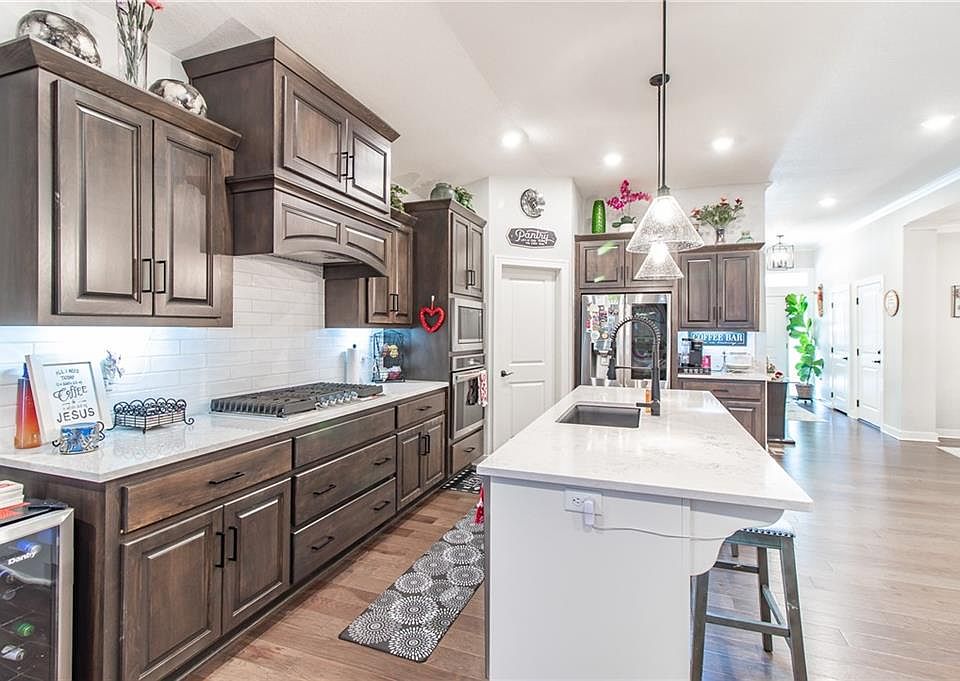 1st image of 520 SE David Rd