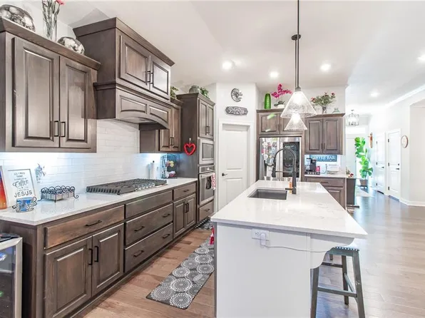 520 SE David Rd, Lees Summit, MO 64082