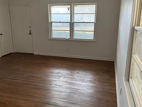 4th image of 2404 Perry Cv