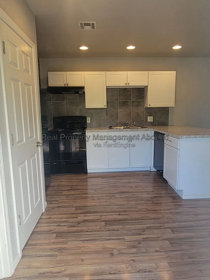 2 bed, 1.0 bath, 750 sqft, $1,050 — Photo 4