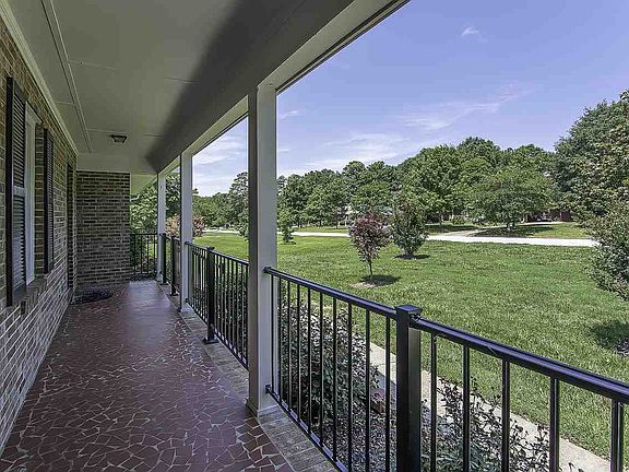 3rd image of 445 Royal Oak Dr