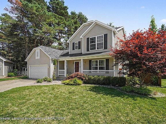 3rd image of 444 Fox Run Ct
