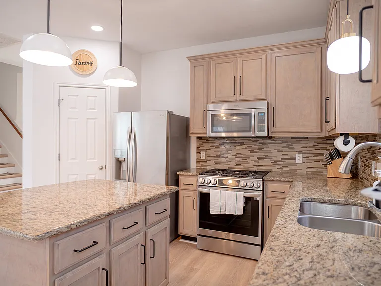 20553 Farm Pond Ln — Photo 8