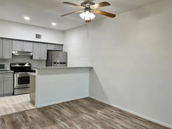 2626 Holly Hall St APT 307, Houston, TX 77054