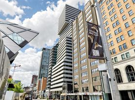 200 Bloor St W