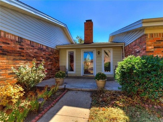 1st image of 204 W Platt Dr