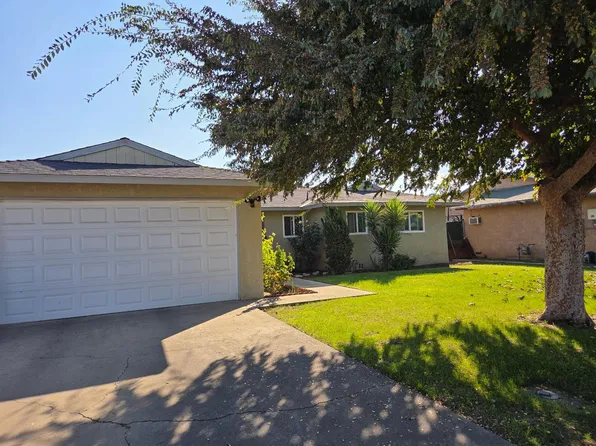 755 11th St, Sanger, CA 93657