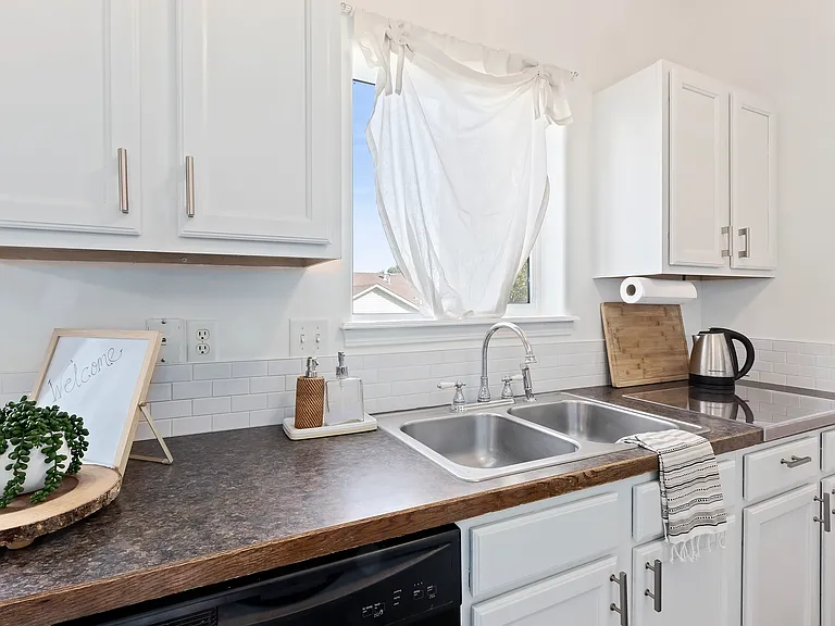 1544 Vista Dr — Photo 7