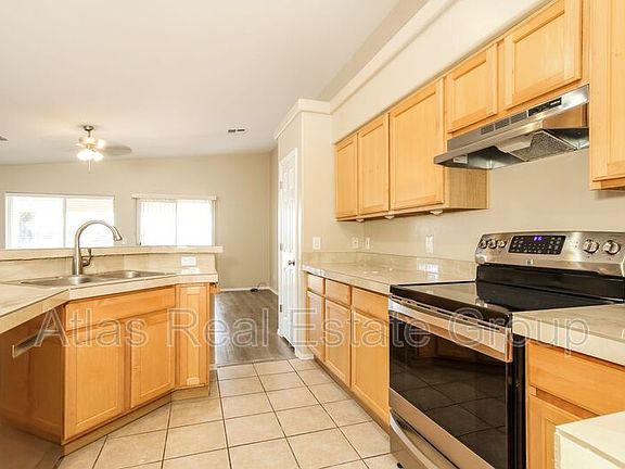 4th image of 2398 W Horseshoe Pl