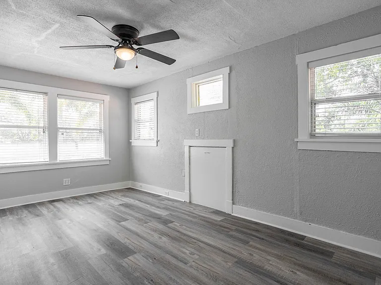 2401 Dartmouth Ave N #B — Photo 21