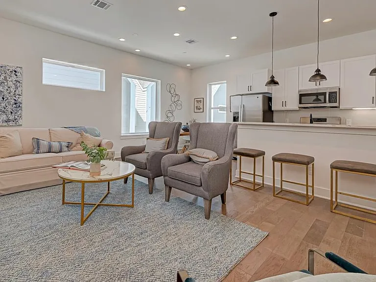 6127 W Montgomery Rd — Photo 3