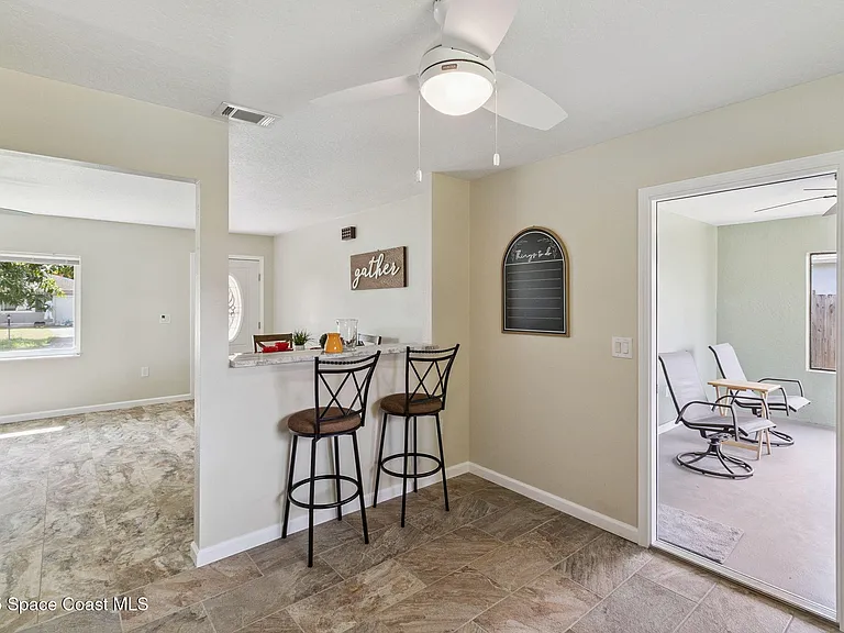 919 Quail St SE — Photo 7