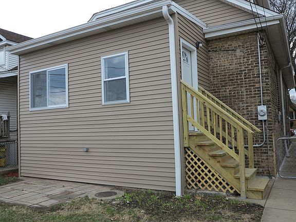 2nd image of 2955 N Merrimac Ave