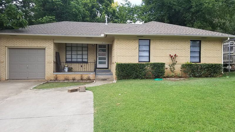 1st image of 1015 W Lindsey St