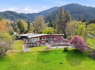 325 Mountain View Pl, Grants Pass, OR