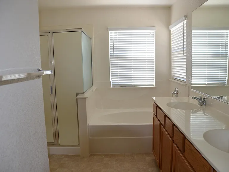 580 Lott Dr — Photo 7