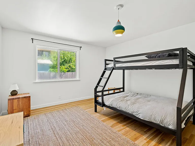 13805 Village Ave — Photo 27