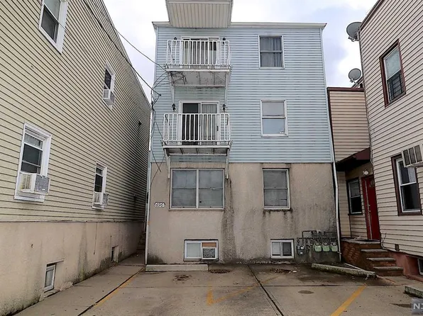 696 Market St, Newark, NJ 07105