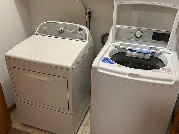 washer dryer closet between bedrooms.
