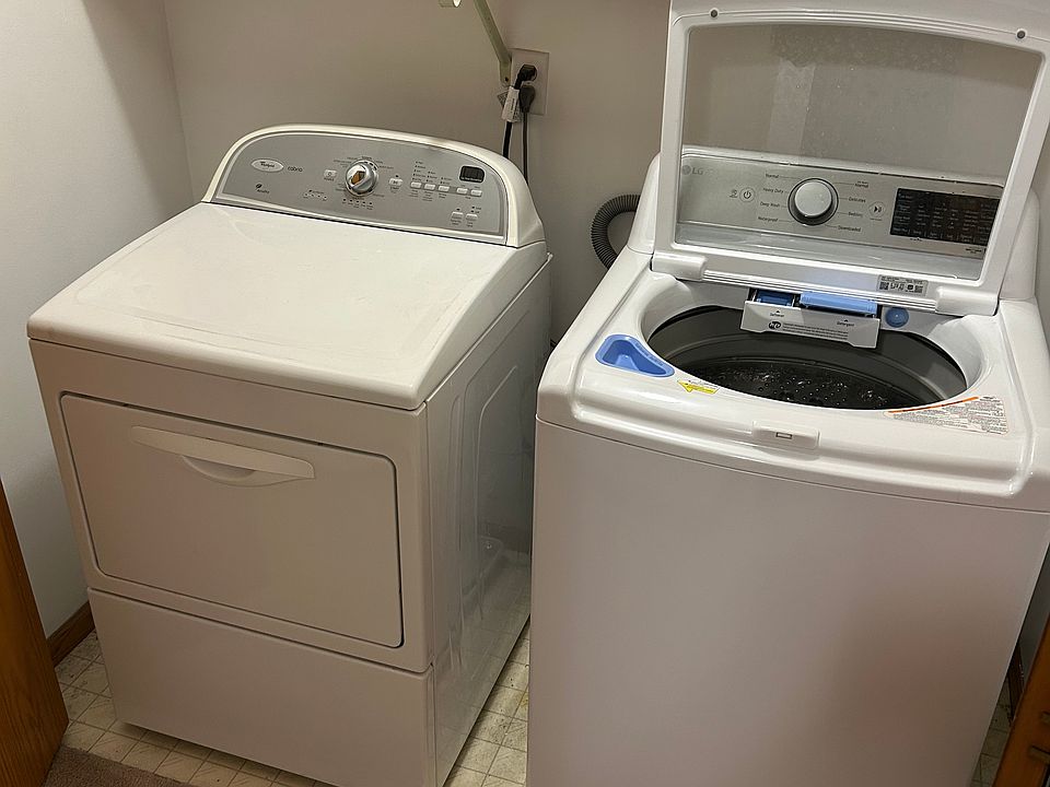 washer dryer closet between bedrooms.