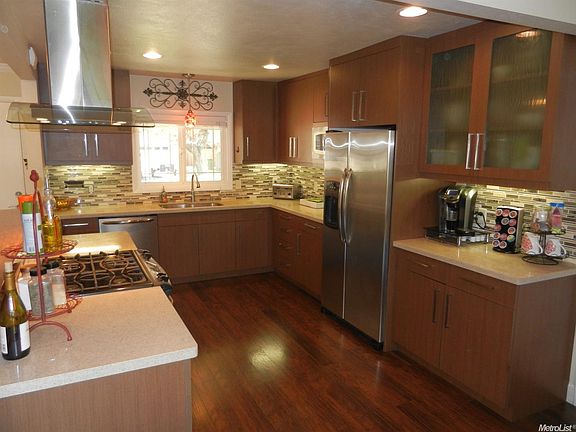 2nd image of 811 Bel Air Ct