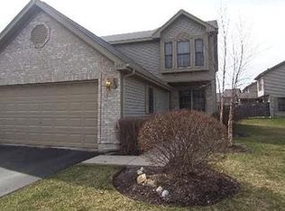 669 Cress Creek Ln, Crystal Lake, IL 60014