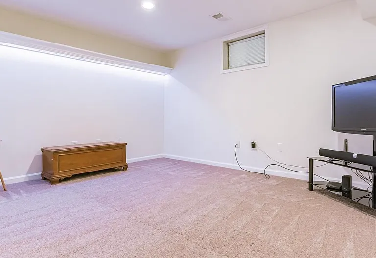 8159 Landfall Ct — Photo 42
