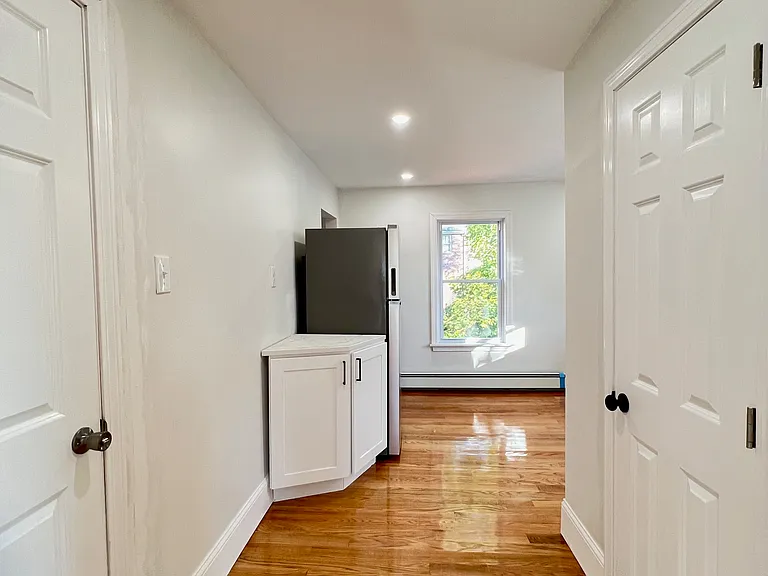 27 Barry St #2R — Photo 3