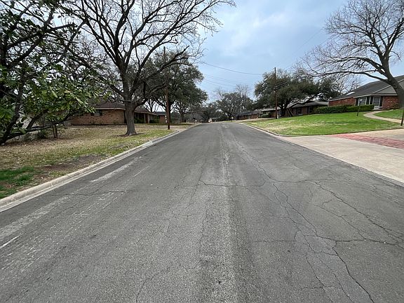 5th image of 2708 Woodland Dr