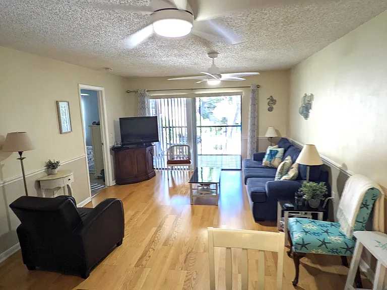 100 Grand Blvd — Photo 9