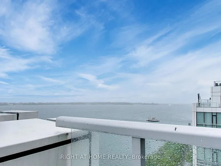 39 Queens Quay E #1126 — Photo 24
